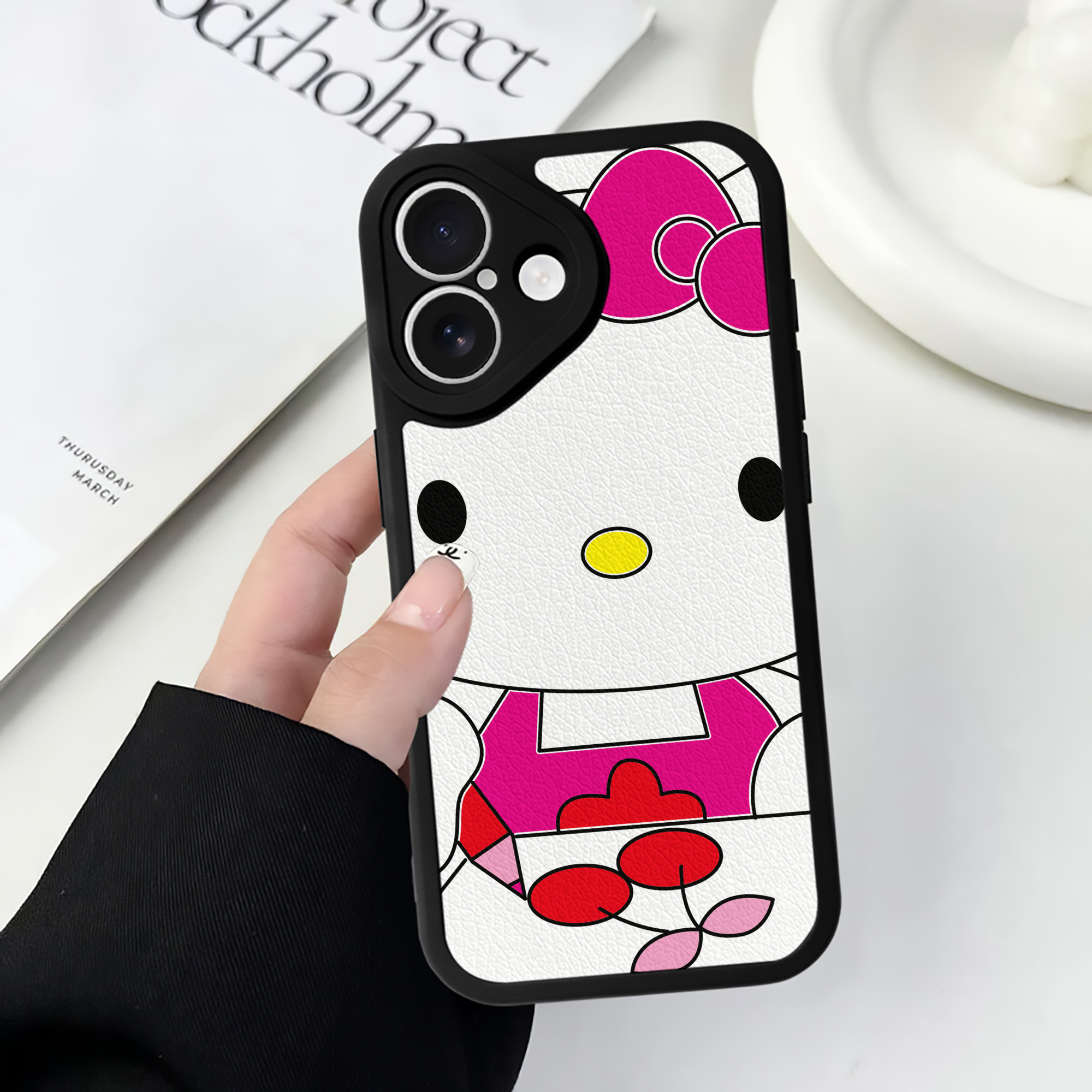 （画像用） Hello Kitty ハローキティ 【iPhone 16シリーズ対応】シリコンスマホケース（レザー調） 材質：シリコン